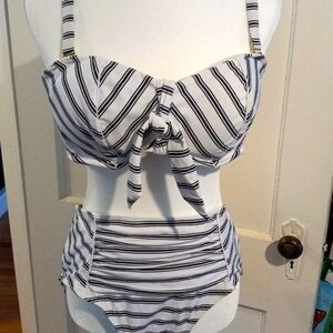 Swimsuits for All black and white underwater bikini